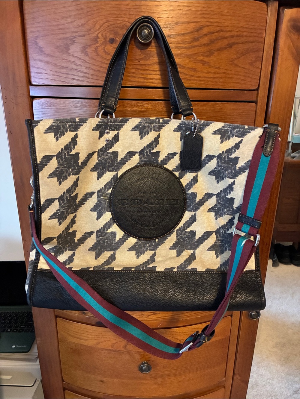 Coach Dempsey CJ624 Houndstooth Canvas Messenger Tote 40 bag w/crossbody strap